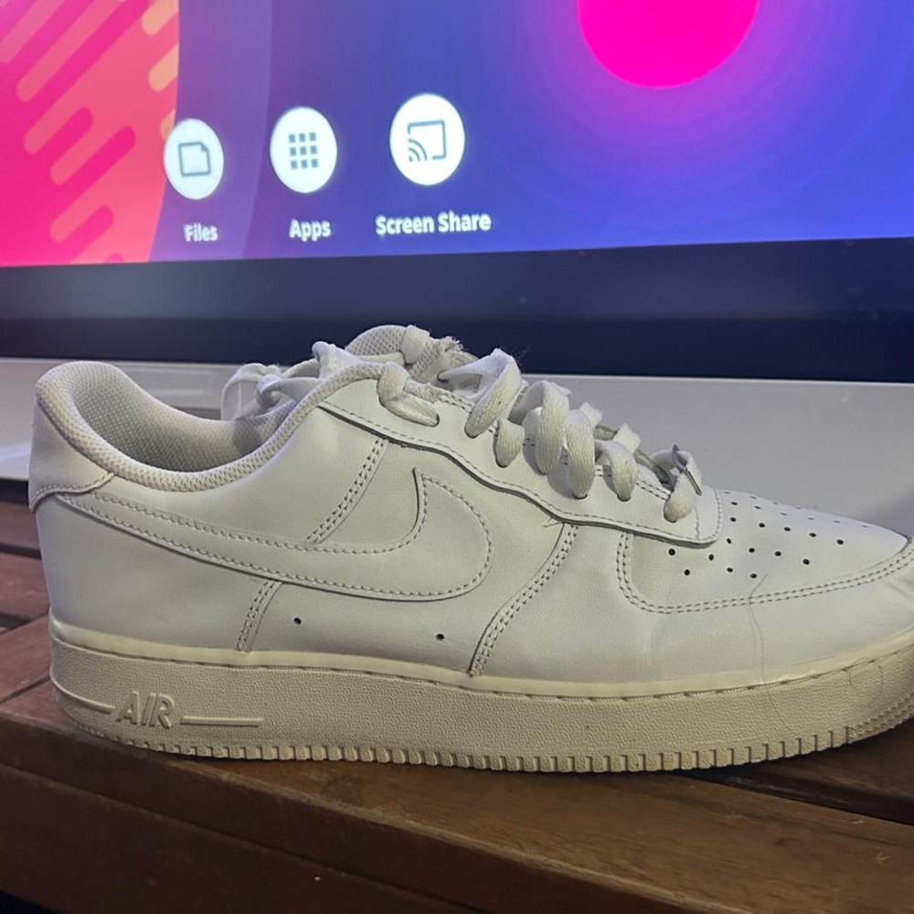 Nike White Sneakers Classic Air Force 1 Design